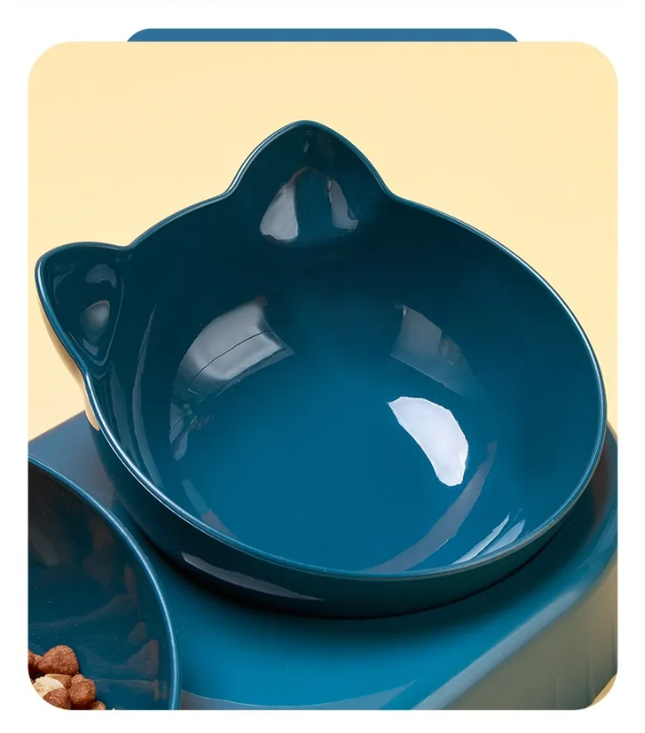 Practical 3-in-1 anti-slip cat feeding bowl. Pet feeder for cats' food, water & treats. Easy-clean station.