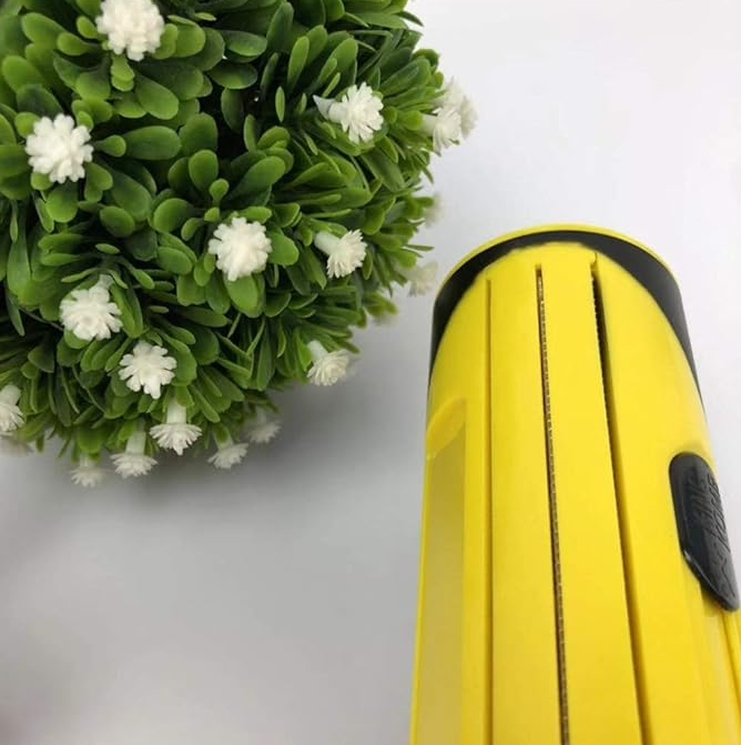 Innovative self-cleaning pet fur groomer roller. Provides effortless hair removal and pet care.