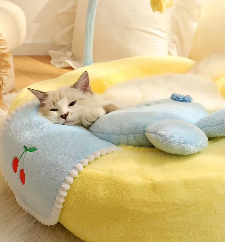 Washable Plush Cat Bed: Adorable duck design pet bed, offering superior comfort & relaxation. Easy to clean cat furniture.