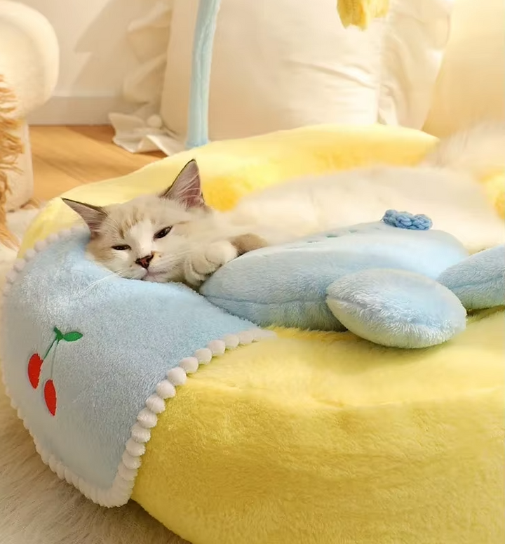 Washable Plush Cat Bed: Adorable duck design pet bed, offering superior comfort & relaxation. Easy to clean cat furniture.