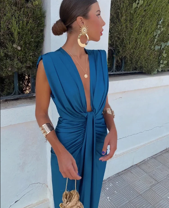 Elegant women's soft pleated midi dress in a flowing fabric, perfect for a sophisticated look. All-season fashion.