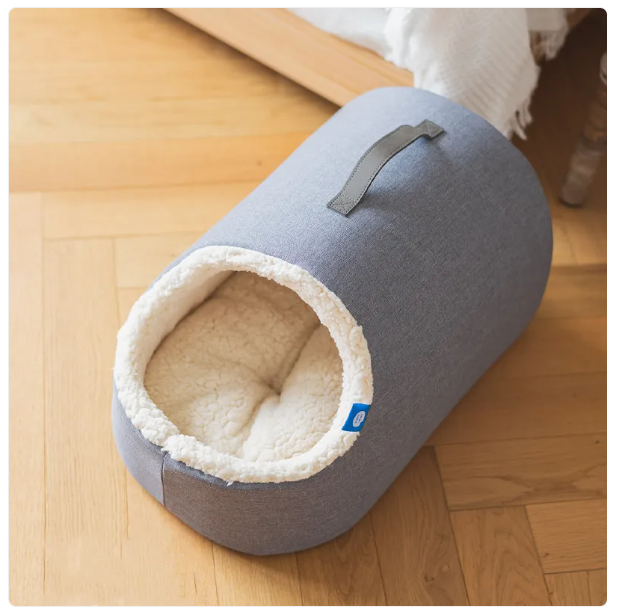 Close-up of the fluffy edge on a cozy cat house bed, highlighting the soft texture for feline comfort.