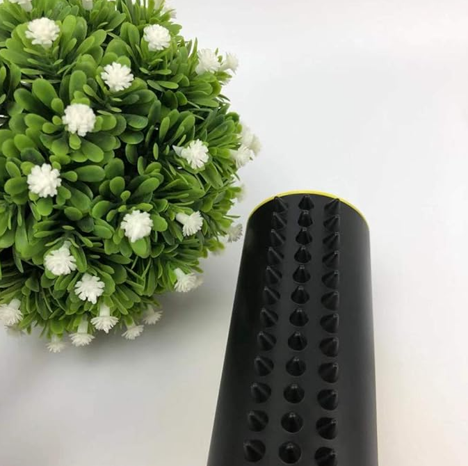 Versatile pet grooming tool: Self-cleaning dog and cat brush. Quick and easy fur removal.