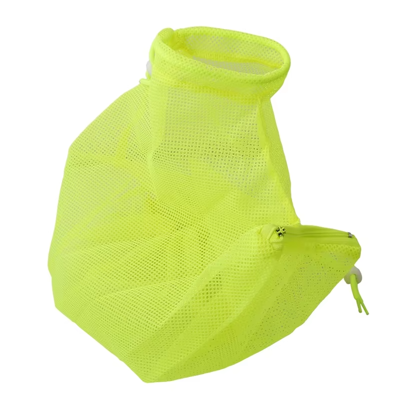 Essential cat grooming tool: a mesh bag for safe, stress-free bathing and efficient nail trimming.