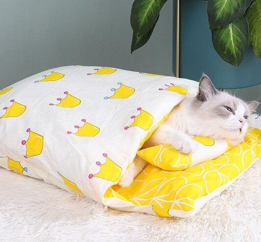 Luxury cat sleeping bag & bed, providing a warm, comfortable haven for your feline friend. Premium pet bed.