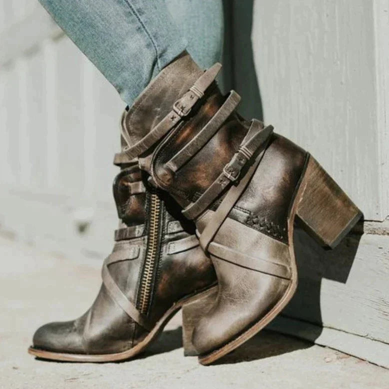 Women's warm retro ankle boots with cozy faux fur lining, ideal for everyday casual and elegant winter fashion.