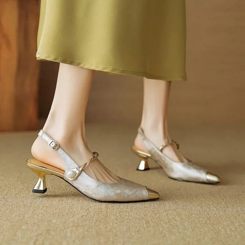 Stylish women's fashion shoes: classic pointed toe design, elegant high heel, ideal for any occasion.
