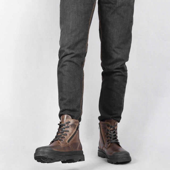 Sturdy and durable men's vintage leather combat boots with reliable lace and zip closures. Rugged winter footwear.