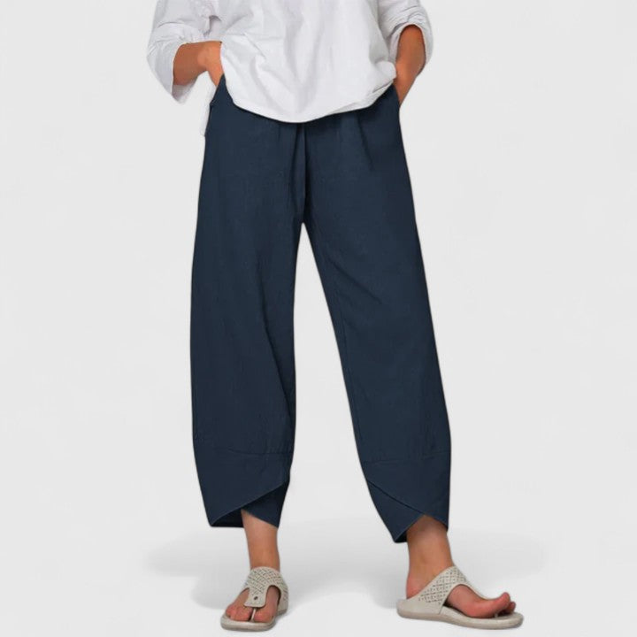 Comfortable women's wide-leg pants with an elegant vintage style, a fashionable wardrobe essential.