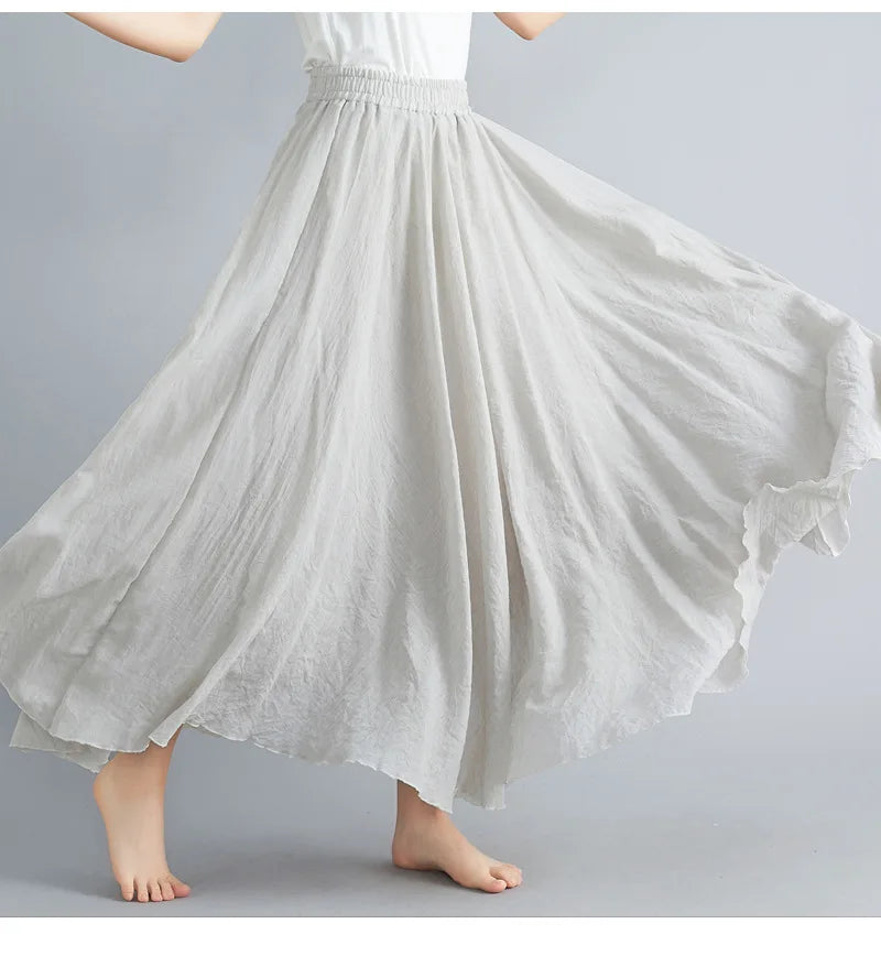 Versatile women's maxi skirt, elegant & airy for summer days.