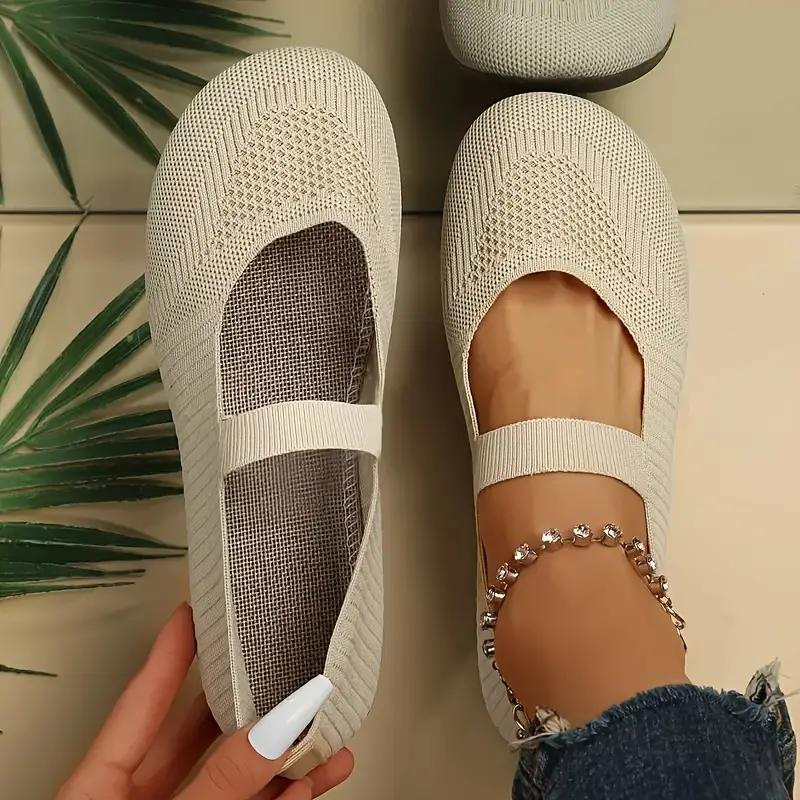 Comfortable women's slip-on shoes for casual and everyday versatile fashion.