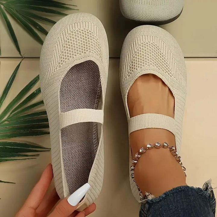 Comfortable women's slip-on shoes for casual and everyday versatile fashion.