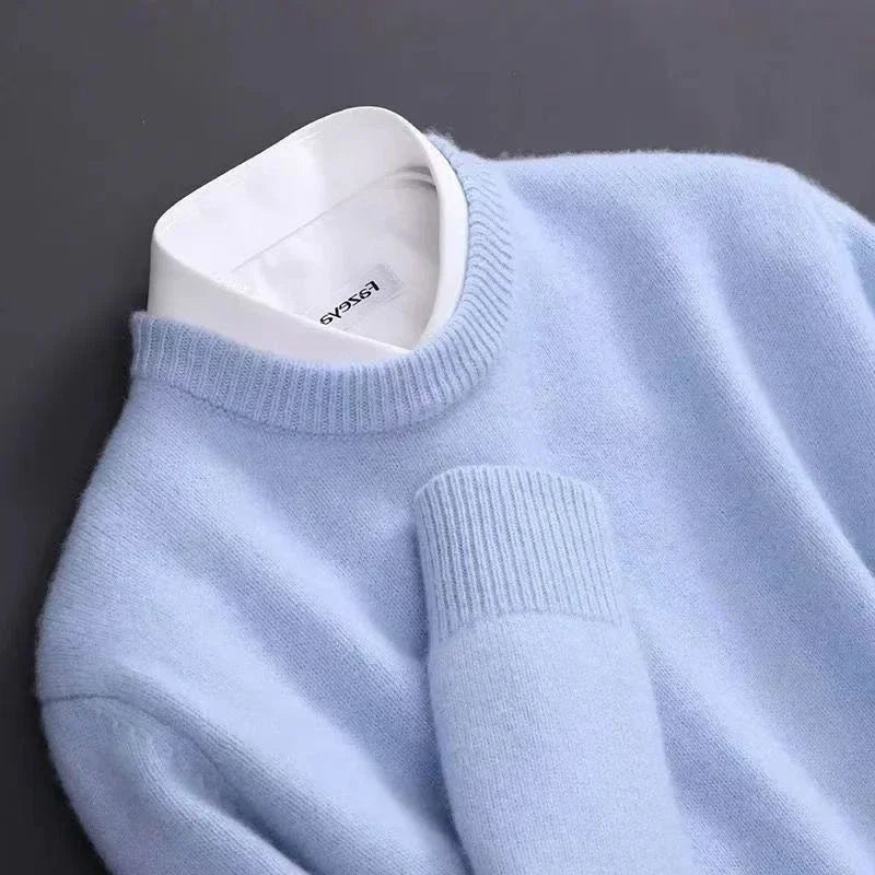 Comfy women's cozy knit sweater with long sleeves, great for relaxed everyday wear.