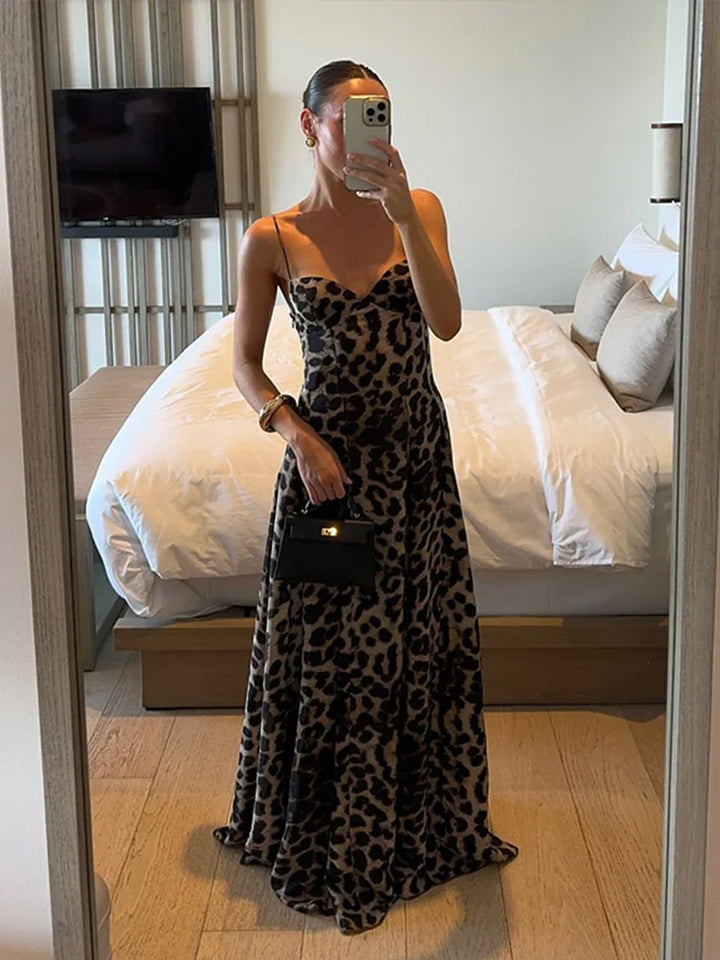 Fashionable women's leopard print maxi dress. Versatile long dress for elegant evening wear or a special party.