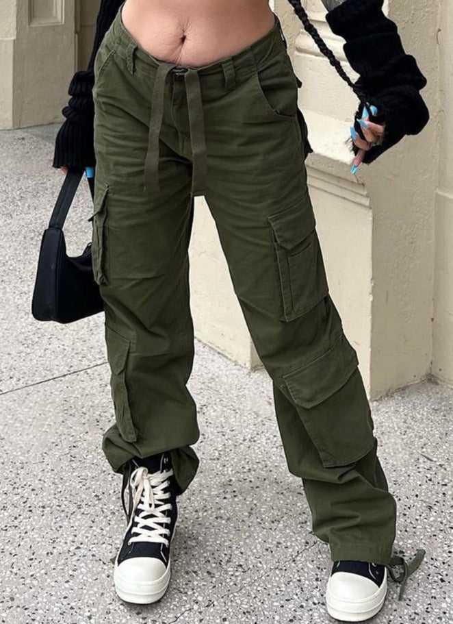Trendy women's wide leg streetwear cargo pants, featuring practical utility pockets for fashion.
