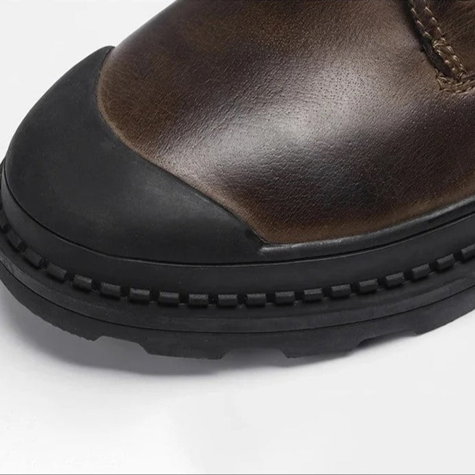 Comfortable men's vintage leather boots, designed for durability in autumn and winter. Lace-up and zip closure.