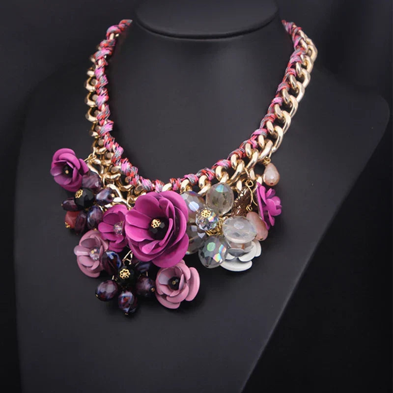 Luxurious women's vintage floral statement necklace with elegant design, suitable for weddings & formal events.