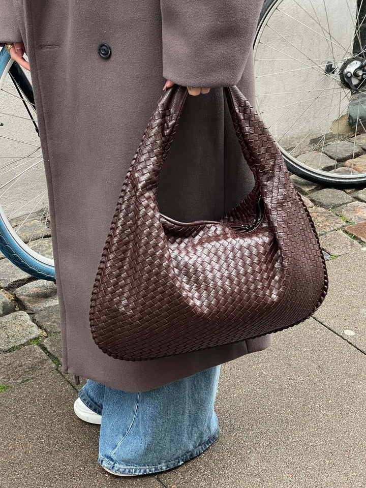 Stylish women's elegant woven shoulder bag, spacious enough for all your daily essentials.