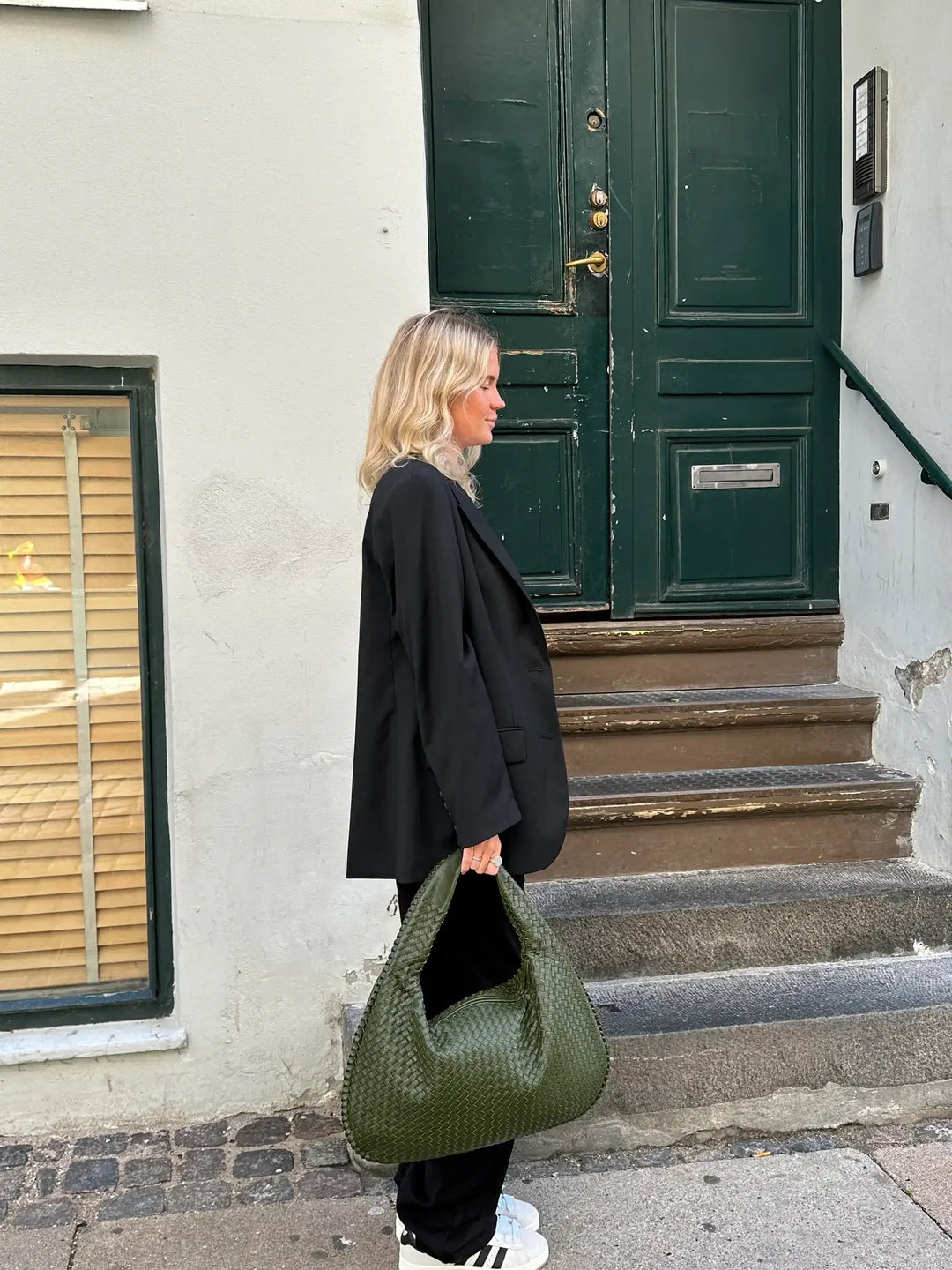 Delicate woven pattern on a chic women's shoulder bag, made from high-quality vegan leather.
