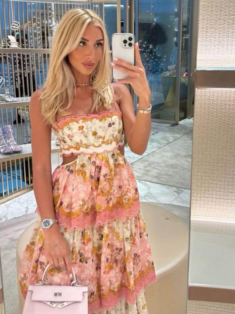 Elegant women's sleeveless maxi dress. Perfect for summer parties, beach outings, or a relaxed vacation look.