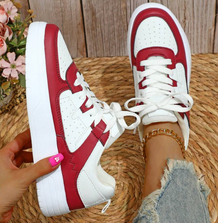 Comfortable women's leopard print casual sneakers, stylish for daily outfits and versatile.