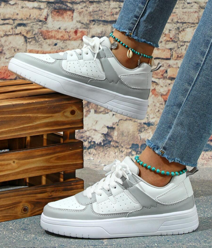 Casual women's leopard print sneakers, stylish and comfortable everyday footwear for modern women.