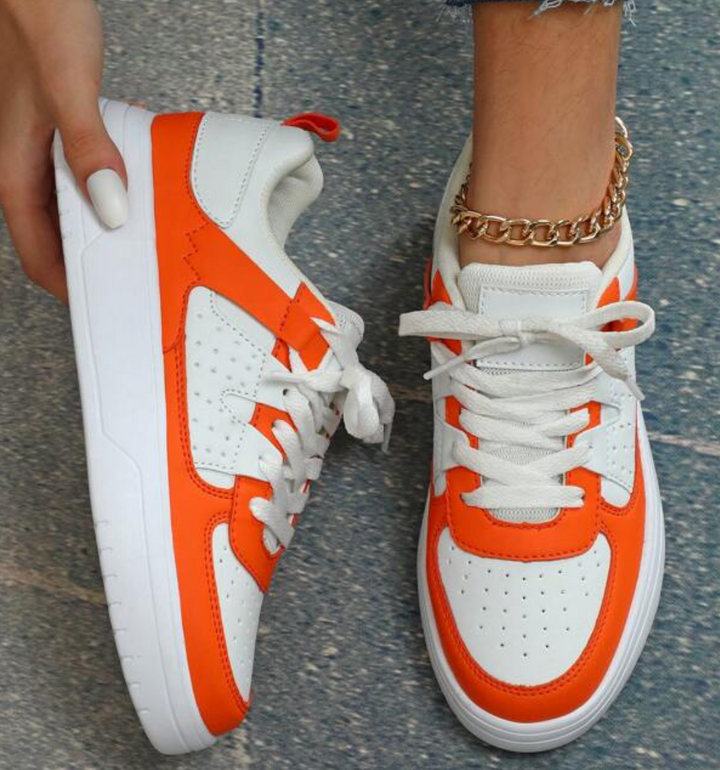 Modern patterned women's sneakers, ideal for stylish casual and comfortable everyday fashion.