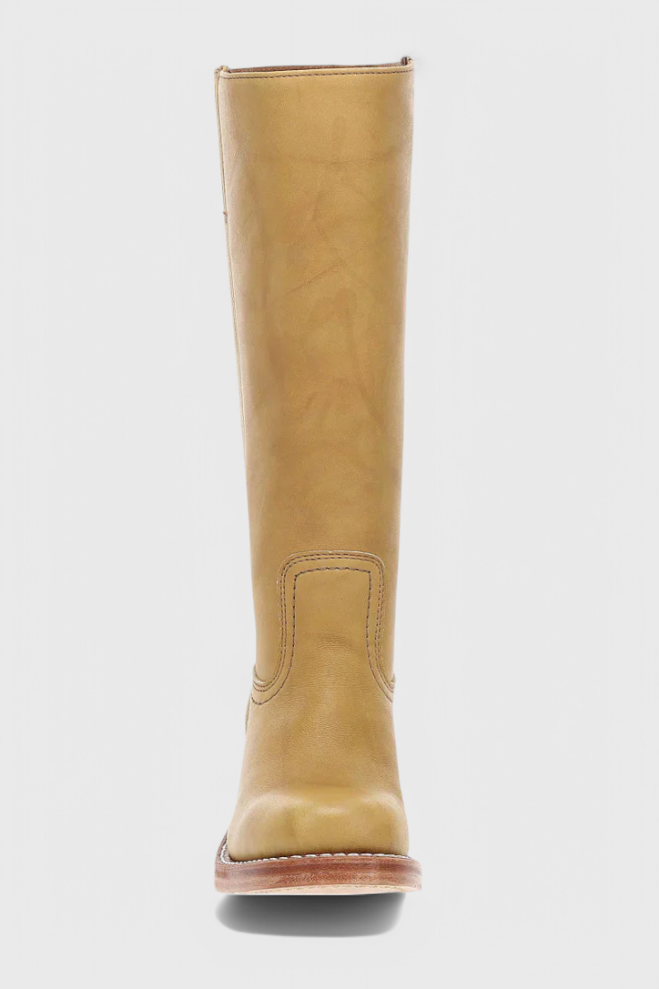 Elegant heeled knee-high leather boots for women, ensuring comfort and a polished look.