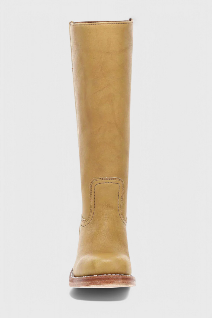 Versatile women's fashion boots, knee-high and heeled, suitable for various outfits.