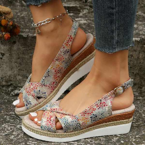 Stylish women's orthopedic wedge sandals in a versatile design, offering superior comfort & foot support for summer fashion.