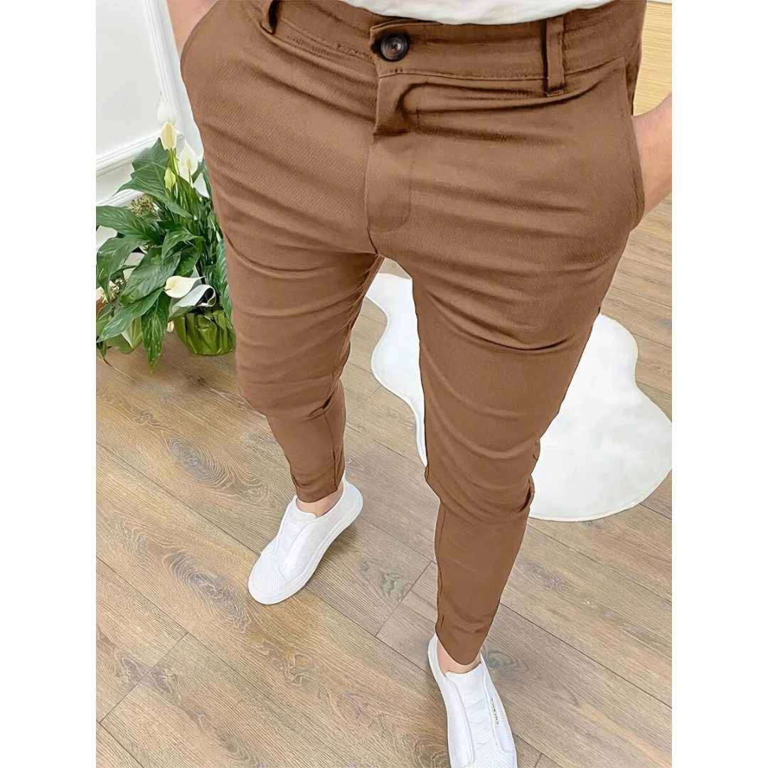Comfortable men's stretch trousers, combining the look of chinos with easy movement for active days.