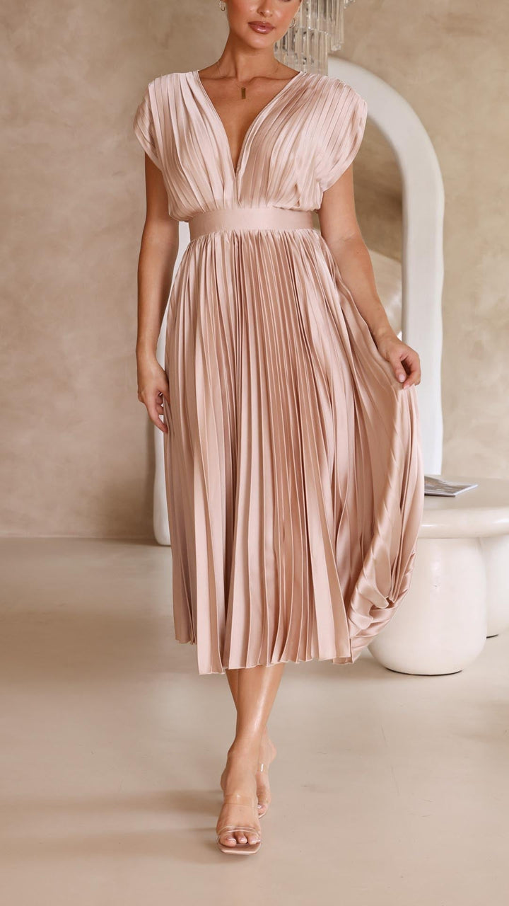 Versatile women's long pleated dress, chic for any elegant occasion.