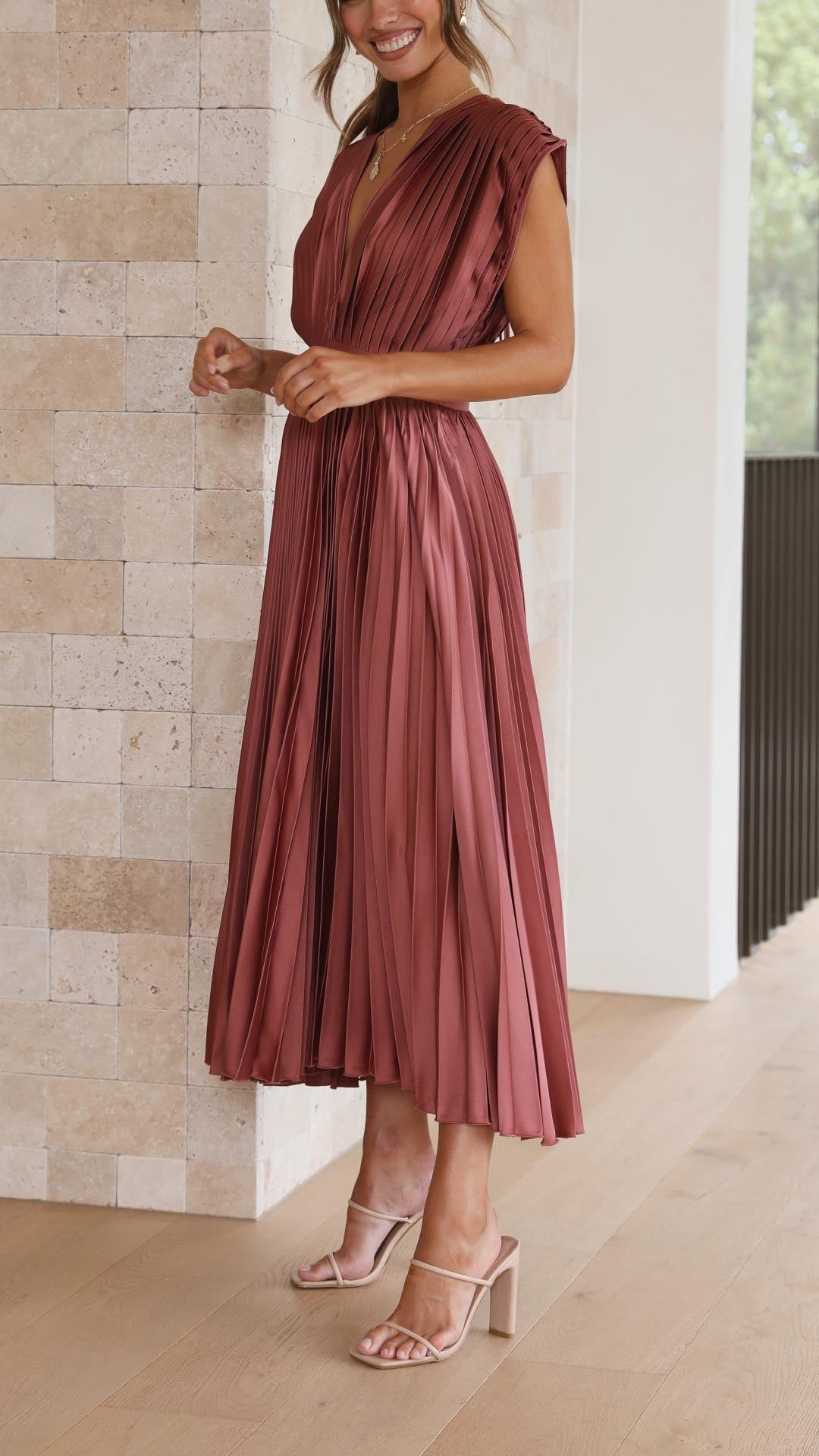 Daytime elegant maxi dress with pleats, flowing fabric, women's fashion.