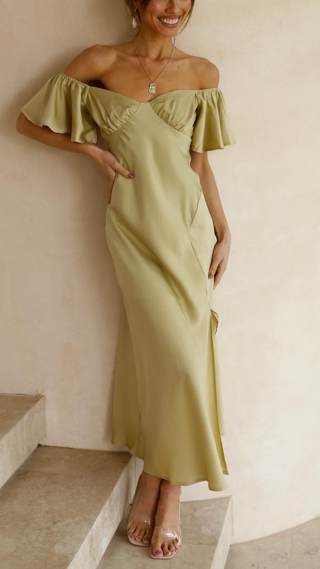 Chic women's off-shoulder maxi dress, designed with elegant butterfly sleeves for parties.