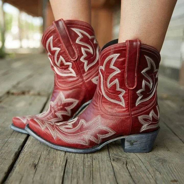 Trendy women's cowboy boots, featuring elegant embroidery and comfortable western styling for all-day wear.