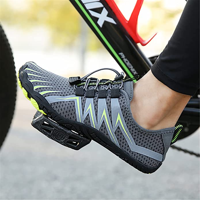 Minimalist men's walking shoes, breathable and lightweight with a wide fit.