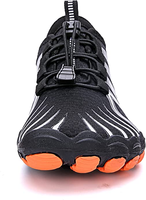 Lightweight men's barefoot shoes, ideal for natural and flexible outdoor comfort.