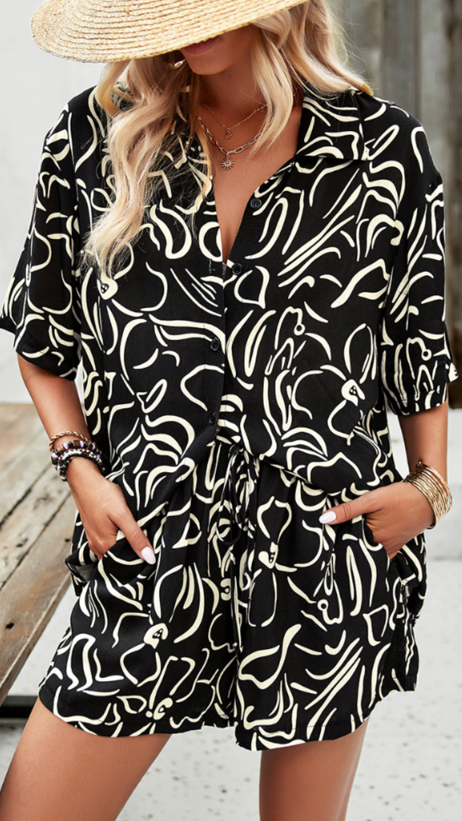 Women's versatile summer lounge set, a breathable and chic two-piece for home or vacation.