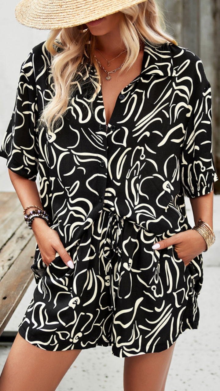 Women's versatile summer lounge set, a breathable and chic two-piece for home or vacation.