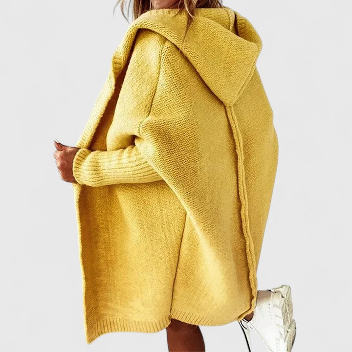 Versatile women's oversized cardigan in a soft knit, ideal for everyday style or comfortable office wear.