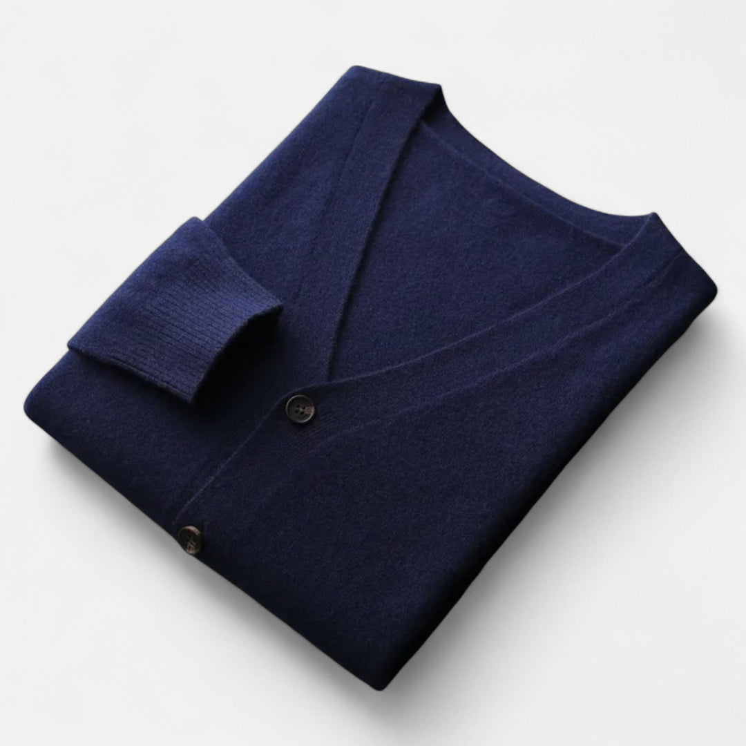Men's loose V-neck cardigan styled with a t-shirt, perfect for casual autumn layering and comfort.