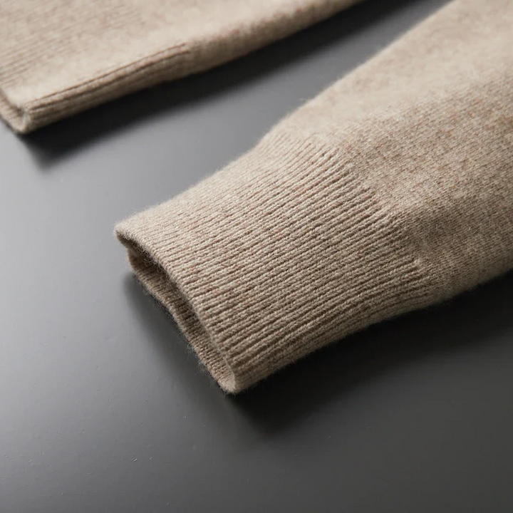 Stylish men's full-zip collared sweater, perfect for casual outings. Warm zip-up pullover for versatile wear.