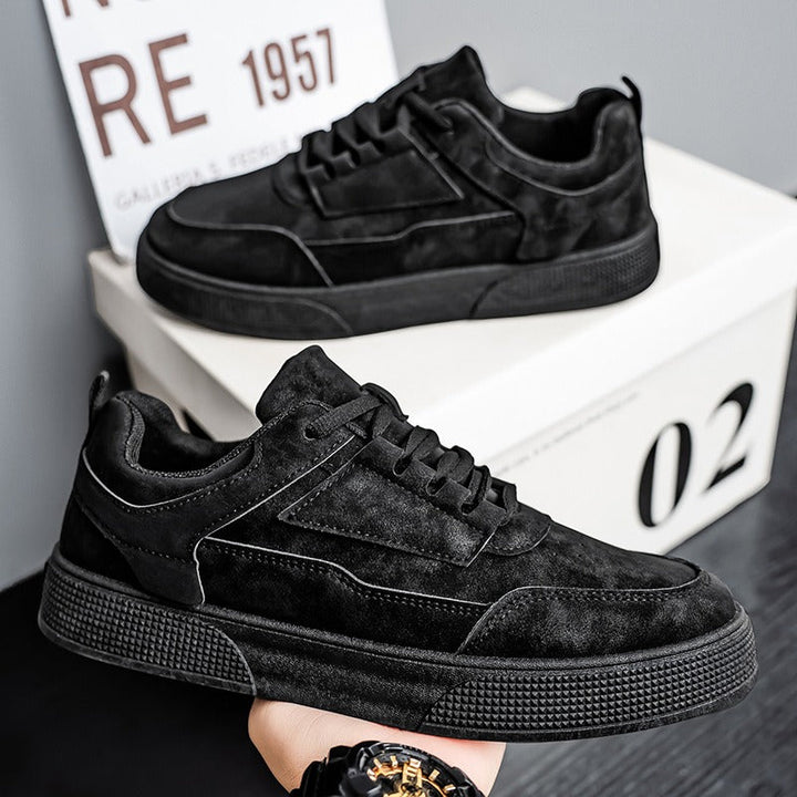 Versatile men's sneakers, ideal for casual everyday wear. Features a minimalist design for spring and summer style.