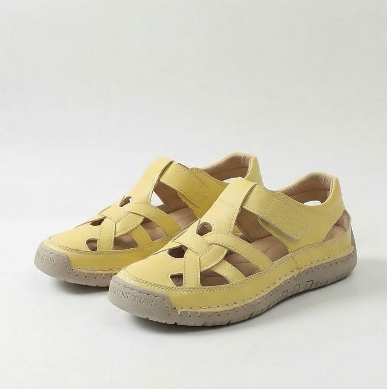 Breathable women's Sola sandals, open-toe design for airy summer comfort.