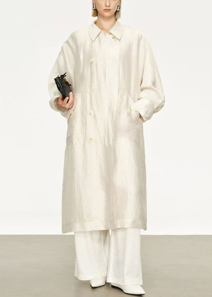 Chic women's trench coat, featuring a unique Peter Pan collar & bat sleeves. Ideal for elegant autumn outerwear.