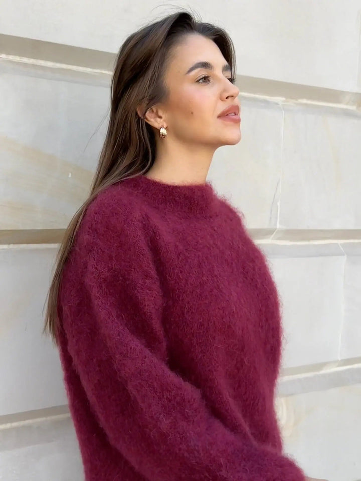 Chic women's oversized pullover with a relaxed fit. Ideal for effortless everyday style and cozy fashion.