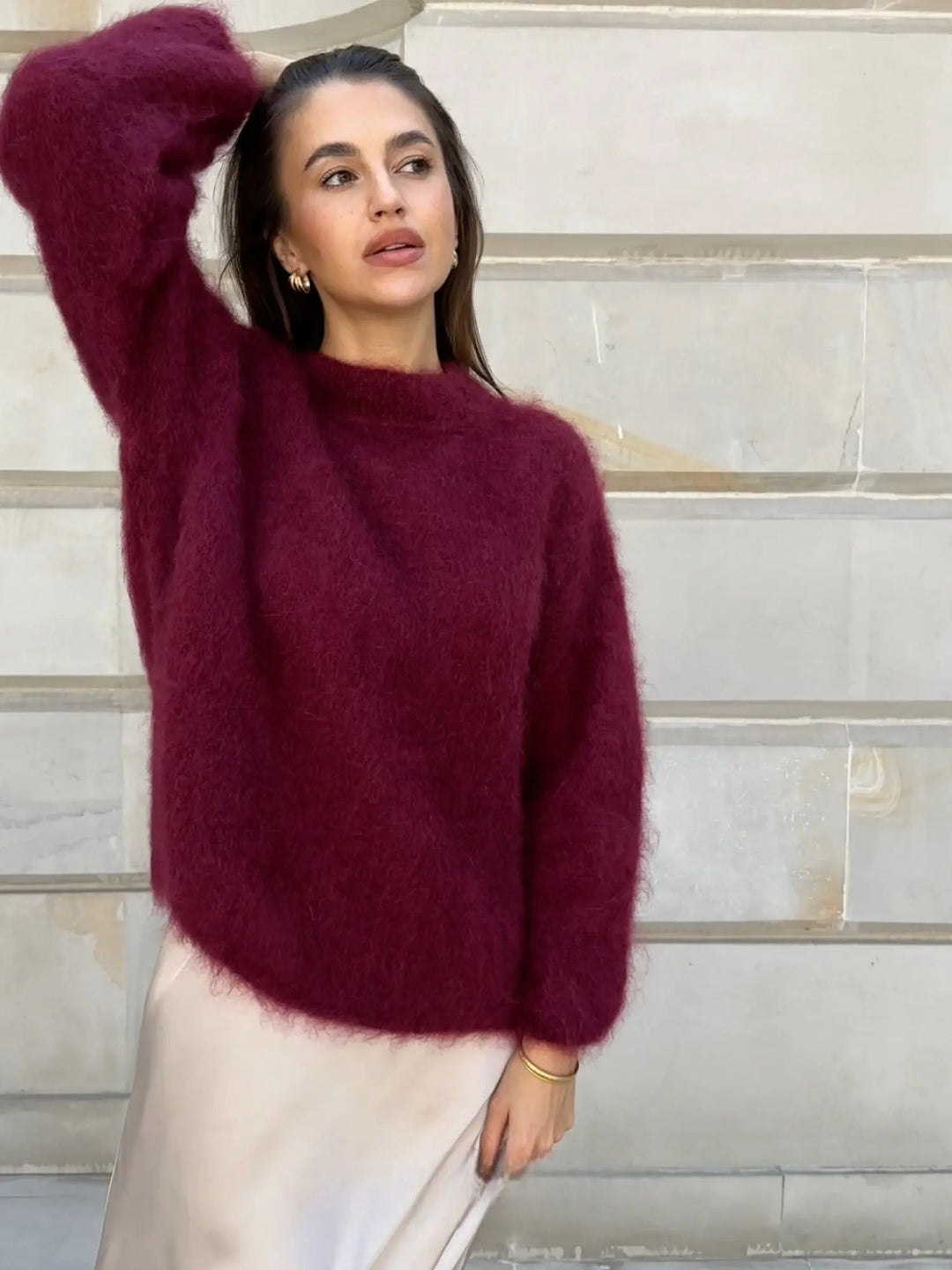 Elegant women's oversized pullover, perfect for cozy autumn outfits & stylish winter fashion. Relaxed fit.