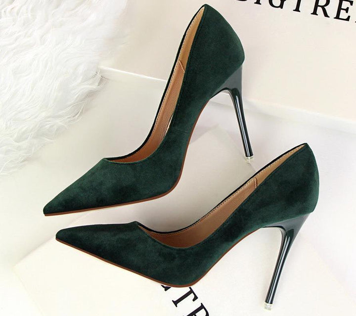 High-quality material of women's Roman high heels, combining elegance, comfort & classic style.