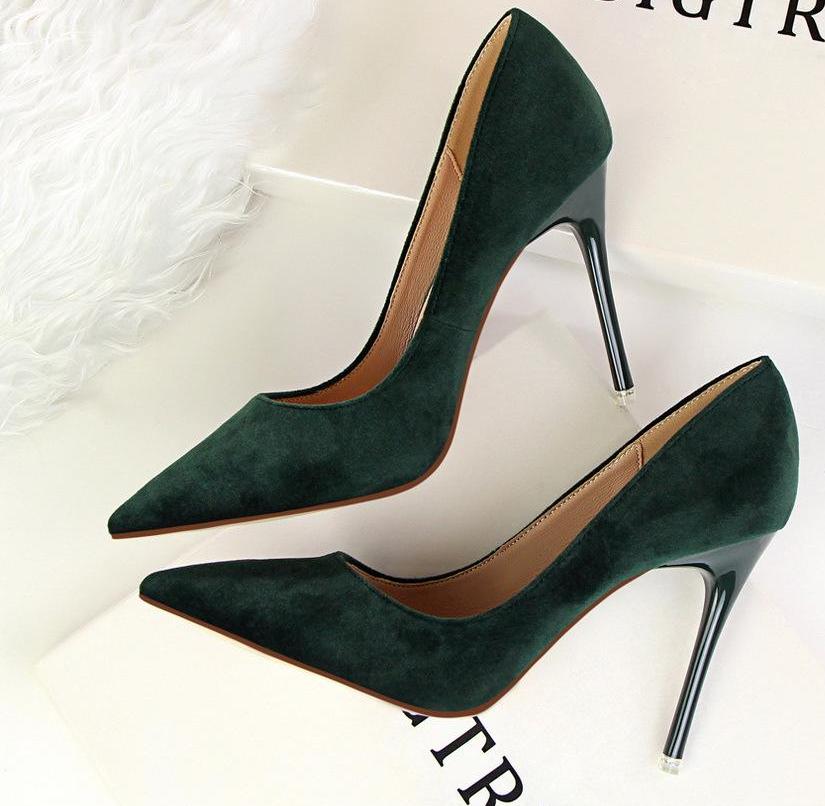 Stylish Roman high heels for women, featuring a comfortable design and elegant silhouette.