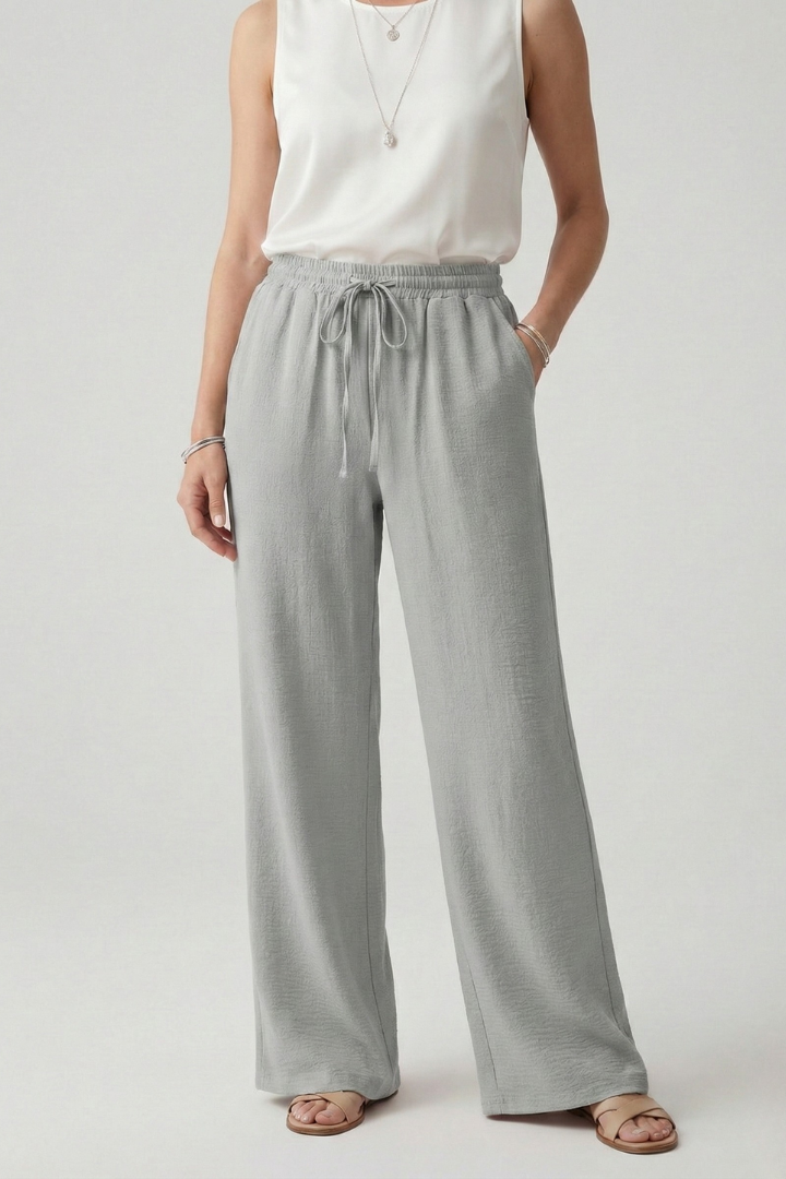 Comfortable women's vacation palazzo pants, featuring a relaxed wide leg and practical pockets.